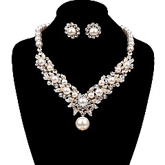 Crystal and Pearls Pendant Necklace and Earrings Set