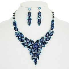 DAZZELING CRYSTAL HOLIDAY NECKLACE SET