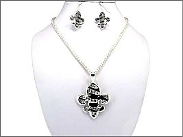 OS03055ASZEB FLEUR DE LIS CAST ON STONE (Zebra)