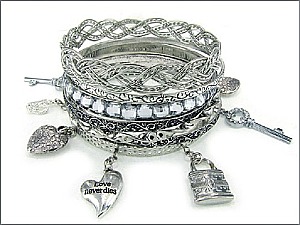 OB02294RD 7 Pieces Stackable Key Bracelet