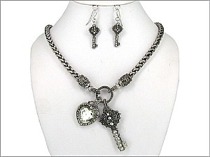OS02697RDCRYHeart & Key Necklace With Stone