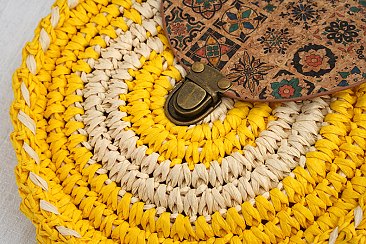 Circled Pattern Straw Round Crossbody Bag