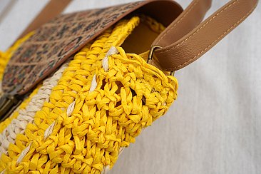 Circled Pattern Straw Round Crossbody Bag