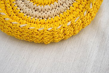 Circled Pattern Straw Round Crossbody Bag