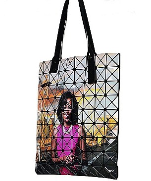 MICHELLE OBAMA FASHION MAGAZINE PRINT FAUX LEATHER HANDBAG JP28-PB9601 MT