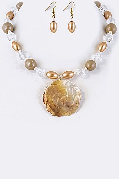 Engraved Shell Pendant Rosette Necklace Set
