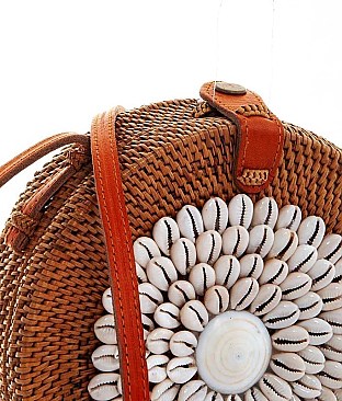 DESIGNER SEA SHELL NATURAL WOVEN CIRCLE CROSSBODY BAG