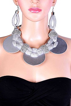 LRG DISCS CHAINED BIB NECKLACE SET