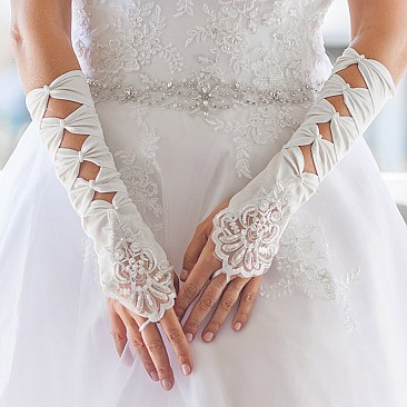 FASHIONABLE SATIN BRIDAL 4 BOW FINGERLESS GLOVES W/ LACE ON HAND SLGLV966