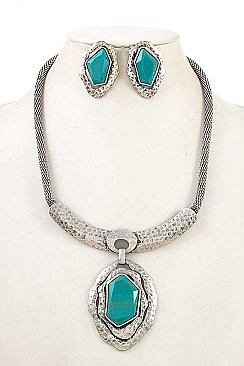 STONE & HAMMERED PENDANT NECKLACE SET