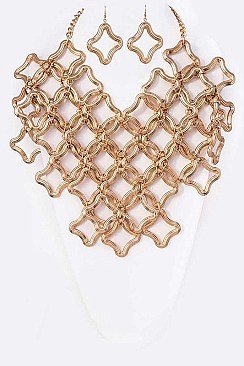 QUATREFOIL BIB STATEMENT NECKLACE SET