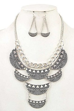 ETCHED TRIBAL BIB NECKLACE SET