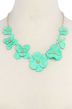 LINKED LUSH FLOWERS NECKLACE