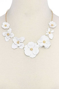 LINKED LUSH FLOWERS NECKLACE