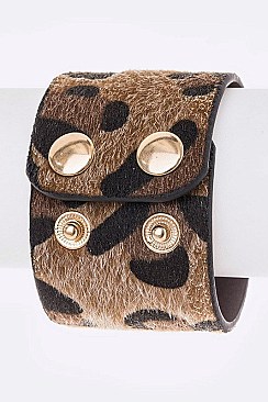 ADJUSTABLE LEOPARD PRINT CUFF