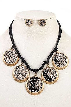 SNAKE PATTERN BIB NECKLACE SET