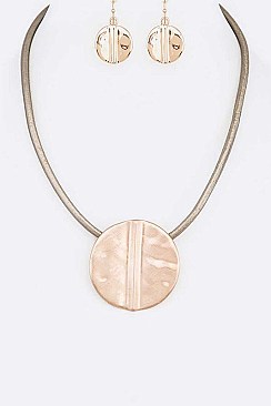 Hammered Metal Pendant Collar Necklace Set