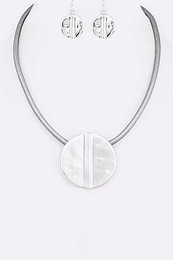Hammered Metal Pendant Collar Necklace Set