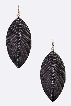 LEATHER EMBOSSED CUTOUT EARRING