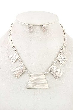 LINKED SCRATCH METAL NECKLACE
