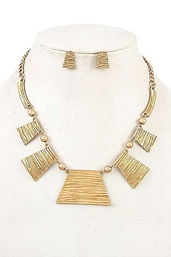 LINKED SCRATCH METAL NECKLACE