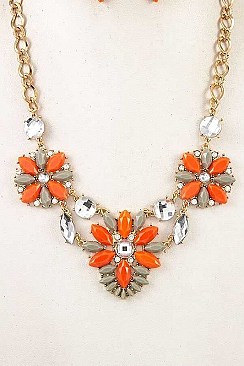 LINKED FLORAL BIB NECKLACE SET