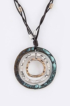 Posh Tri-Tone Hammered Ring Pendant Necklace Set LA22-QNE14229