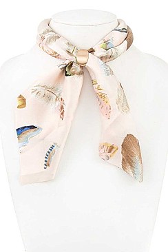 METAL ACCENT FEATHER PRINT FABRIC NECKLACE