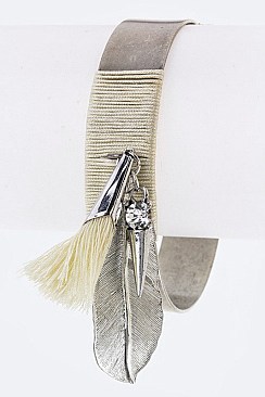 FEATHER & TASSEL CHARMS METAL CUFF