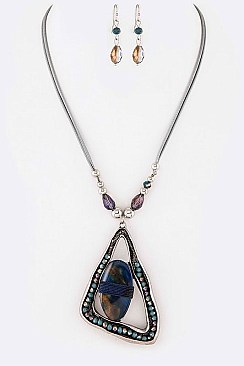 Beaded Geo Pendant Iconic Necklace Set LANE5344