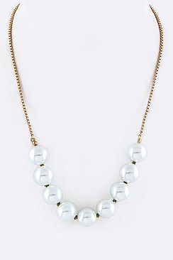 ELEGANT PEARLS NECKLACE