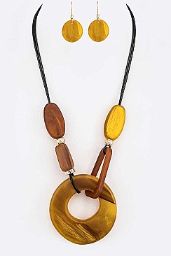 Resin Pendant Matte Finished Necklace Set