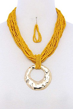 METAL CIRC PENDANT IN BEADED NECKLACE SET