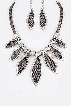 LEATHER INSET ANIMAL PRINT NECKLACE SET