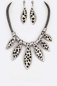 LEATHER INSET ANIMAL PRINT NECKLACE SET