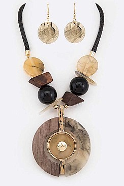 MIXED RESIN & WOOD PENDANT NECKLACE SET