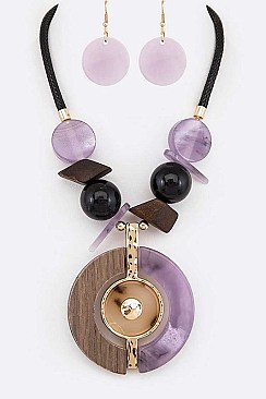 MIXED RESIN & WOOD PENDANT NECKLACE SET