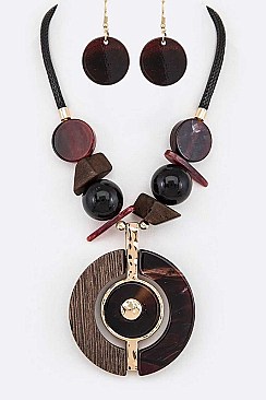 MIXED RESIN & WOOD PENDANT NECKLACE SET
