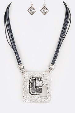 Textured Pendant Necklace Set