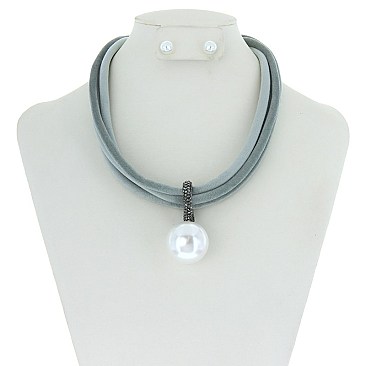 Fashionable 3 Line Velvet W/ Pearl Drop SLN1686