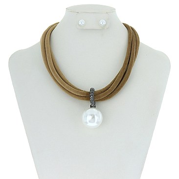 Fashionable 3 Line Velvet W/ Pearl Drop SLN1686