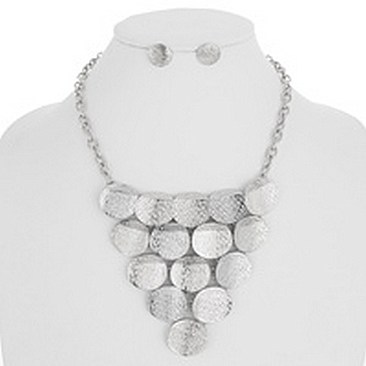 TEXTURED METAL V NECKLACE