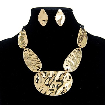 CAPTIVATING HAMMERED METAL OVAL NECKLACE & EARRINGS SET