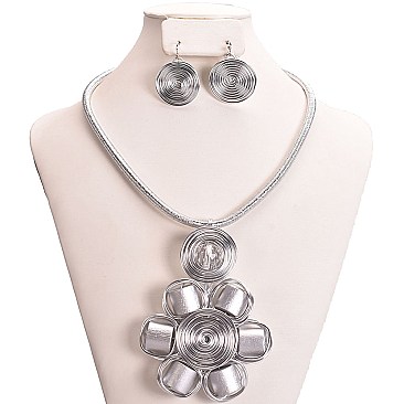 SPIRAL FLOWER BEADED WIRE NECKLACE SET