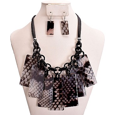 SNAKE PYTHON ACRYLIC LINK NECKLACE
