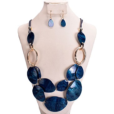 OVAL ACRYLIC SHELL LIKE LAYER NECKLACE
