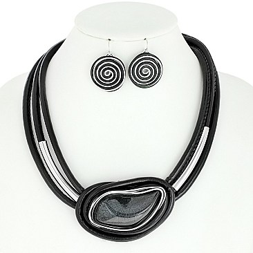 FASHIONABLE WIRE NECKLACE AND EARRINGS SET