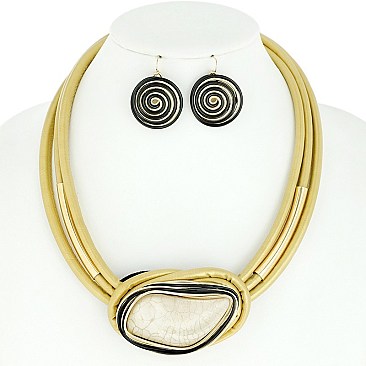 FASHIONABLE WIRE NECKLACE AND EARRINGS SET