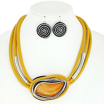 FASHIONABLE WIRE NECKLACE AND EARRINGS SET