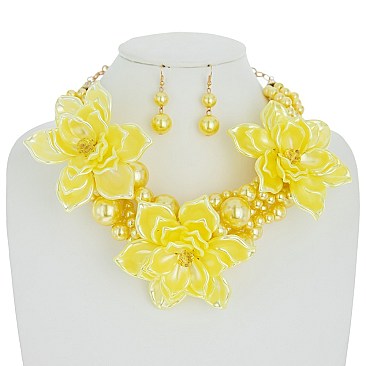 STYLISH STATEMENT PEARL NECKLACE SET W/ FLOWERS